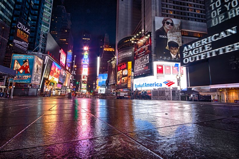 Click to view full screen - Alone in Times Square